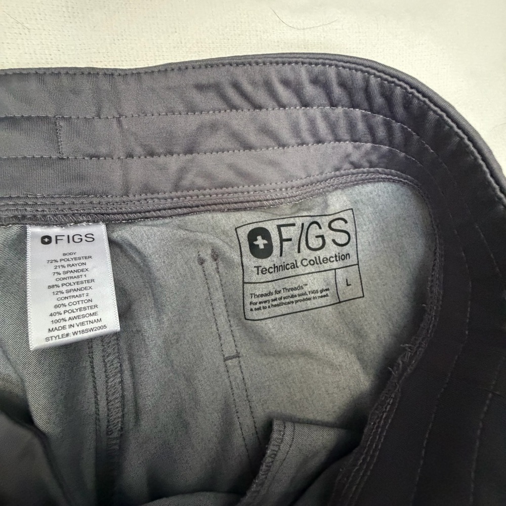 Figs Women’s Graphite Scrub Set - Picture 6 of 8